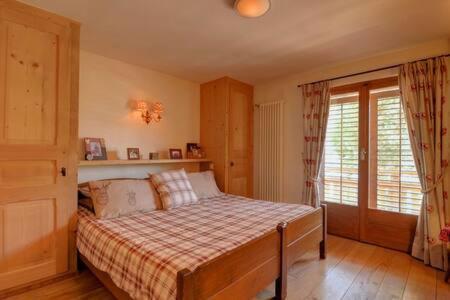 Ski-in, Chalet-style Appt - 1 Min Walk To Lift Apartment *